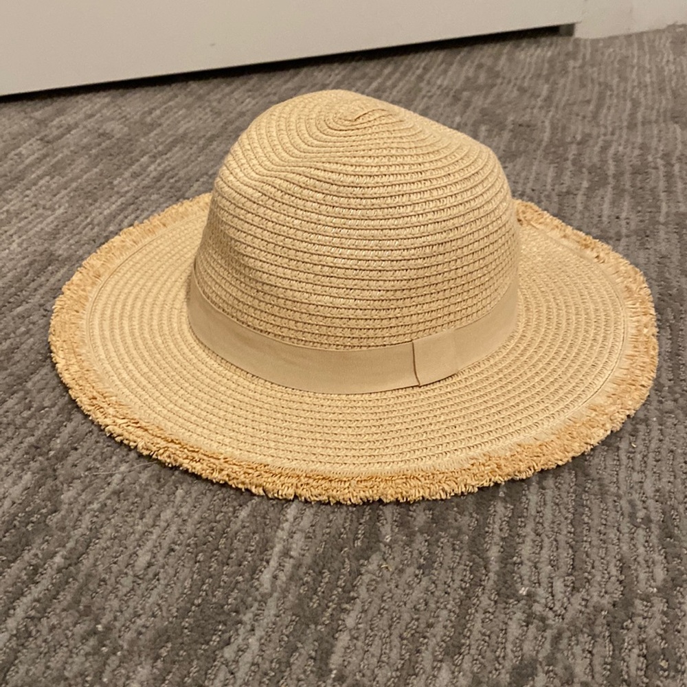 Adjustable straw hat